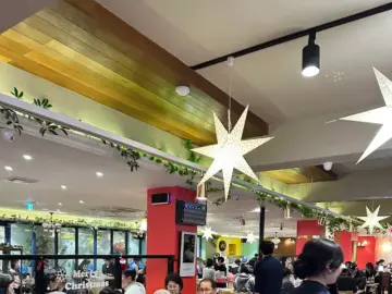 별빛 아래, 추억 한 조각: 부산에서 맛보는 이재모피자, 그 오래된 맛집의 향수