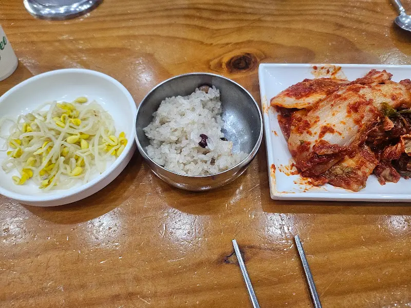 찰밥과 김치의 조화