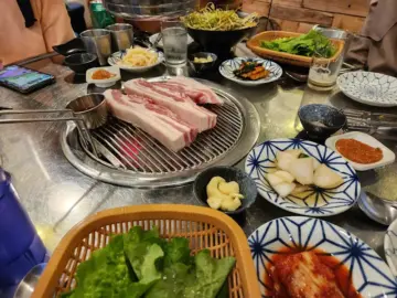 그림 같은 바다 뷰와 흑돼지의 만남, 제주 일돈에서 맛보는 특별한 추억 (제주 맛집)