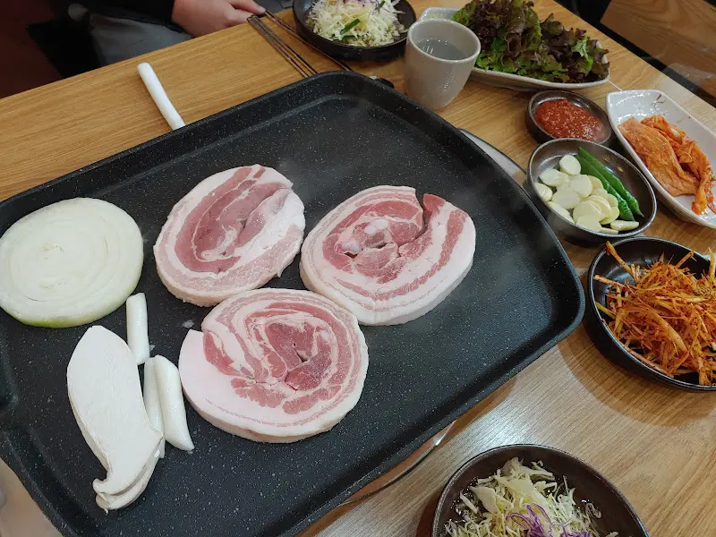 불판 위의 삼겹살