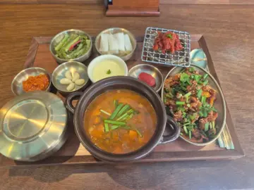 아미산 자락의 숨은 보석, 신다이: 풍미 가득한 정식으로 완성되는 금오산 맛집 기행