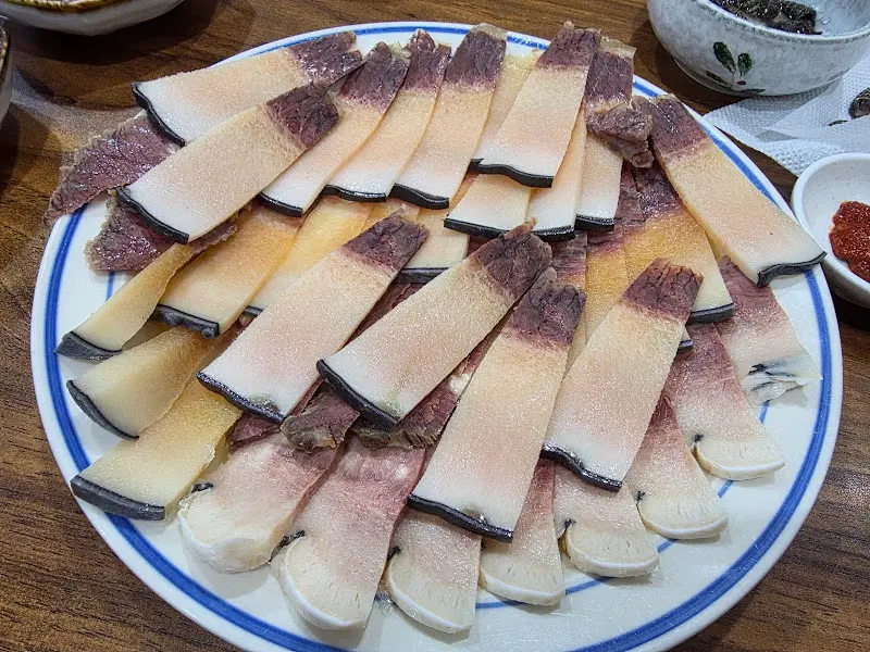 아름다운 자태를 뽐내는 밍크고래