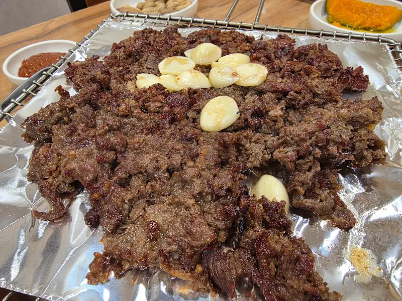 석쇠 위에 구워져 나온 언양불고기