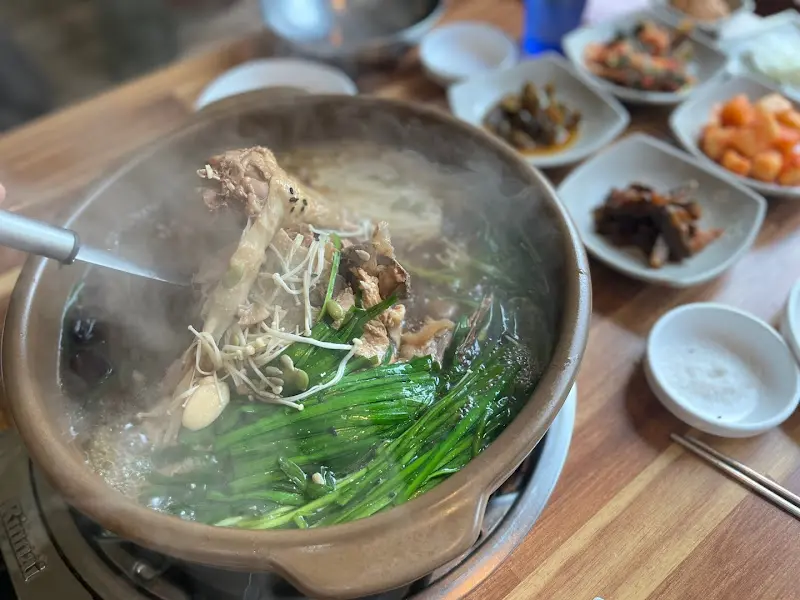 특탕 속 고기와 채소