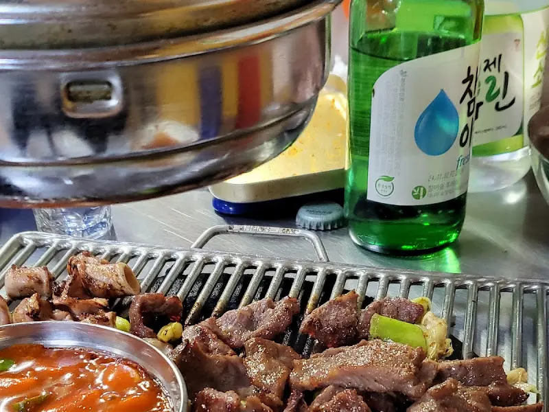 숯불 위에서 익어가는 뽈살