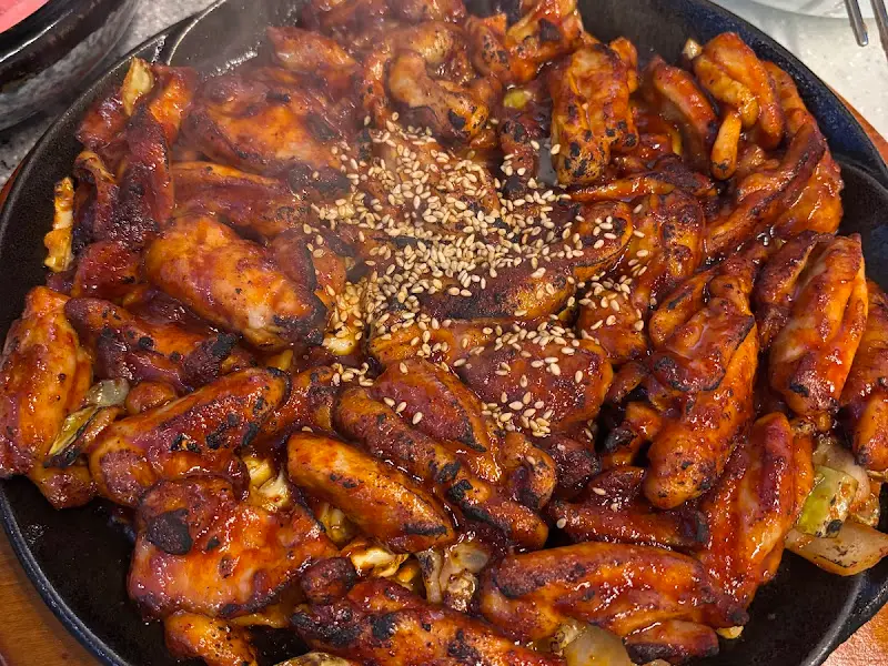 윤기가 흐르는 마세오레의 직화 닭불고기