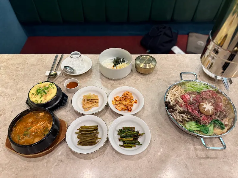 정갈한 기본 반찬 세팅