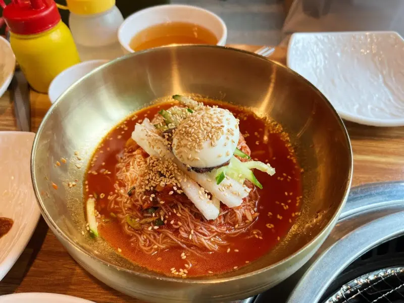 매콤달콤한 비빔냉면
