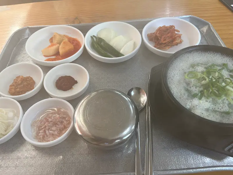 큰길돼지국밥 한상