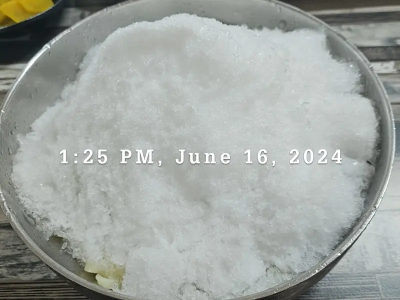 소복하게 쌓인 얼음이 인상적인 서리태 콩국수