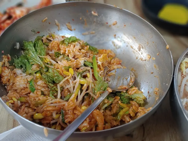 비빔밥 한 그릇 뚝딱!