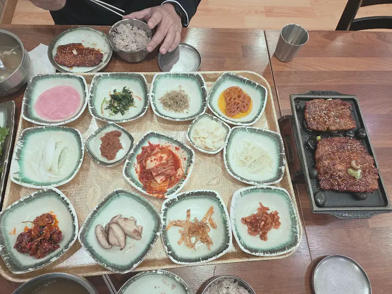 푸짐한 떡갈비 한 상