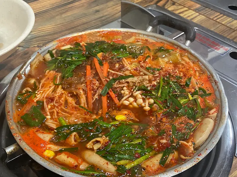 푸짐한 곱창전골 한 상