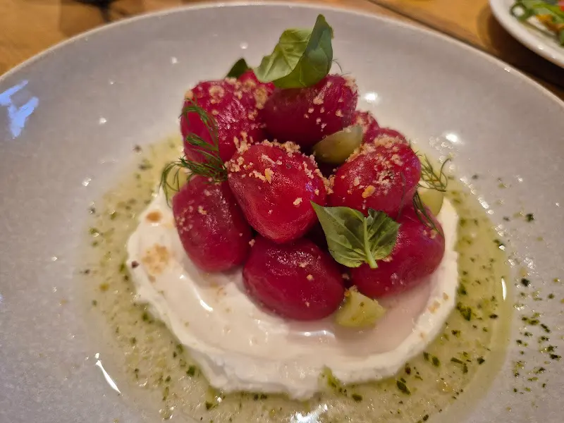 토마토 리코타 포도 샐러드