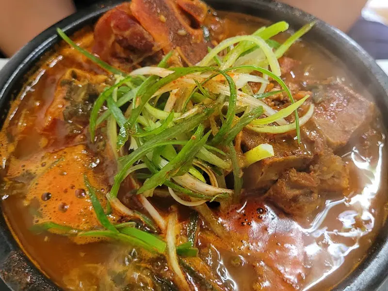 뼈해장국의 푸짐한 모습