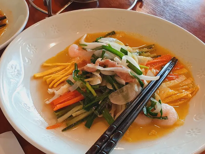 다채로운 색감의 샐러드