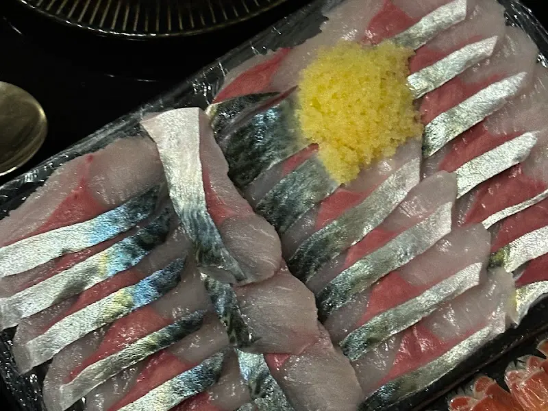 도톰 고등어회 근접샷