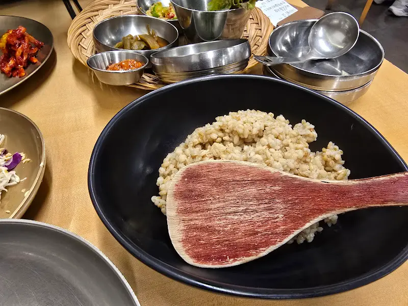 노릇노릇하게 구워진 고등어구이