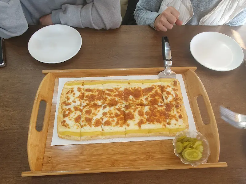 네모난 치즈 피자