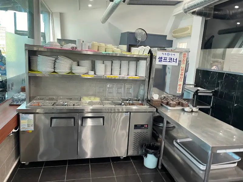 깔끔하게 정돈된 셀프 코너