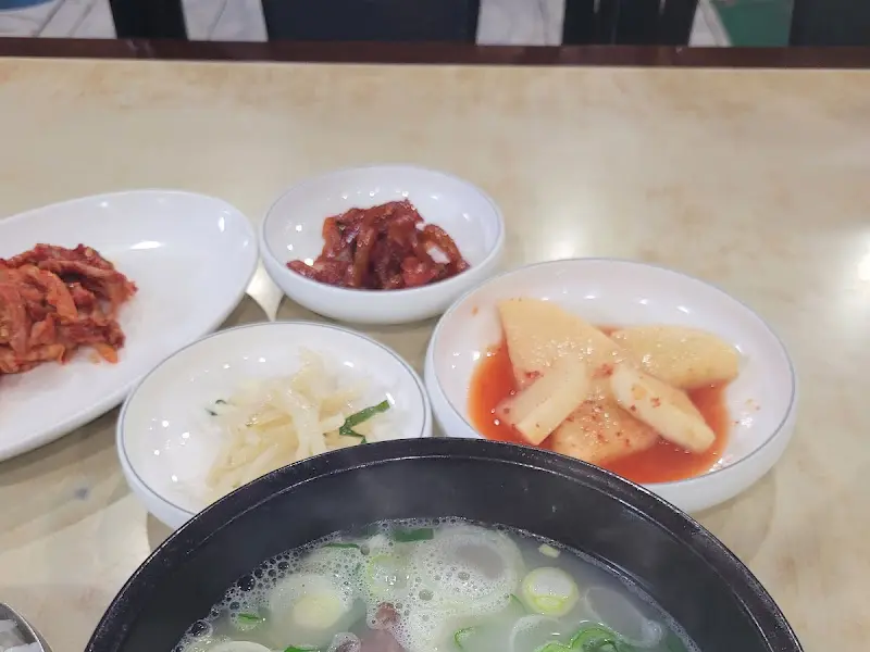 설렁탕과 밑반찬