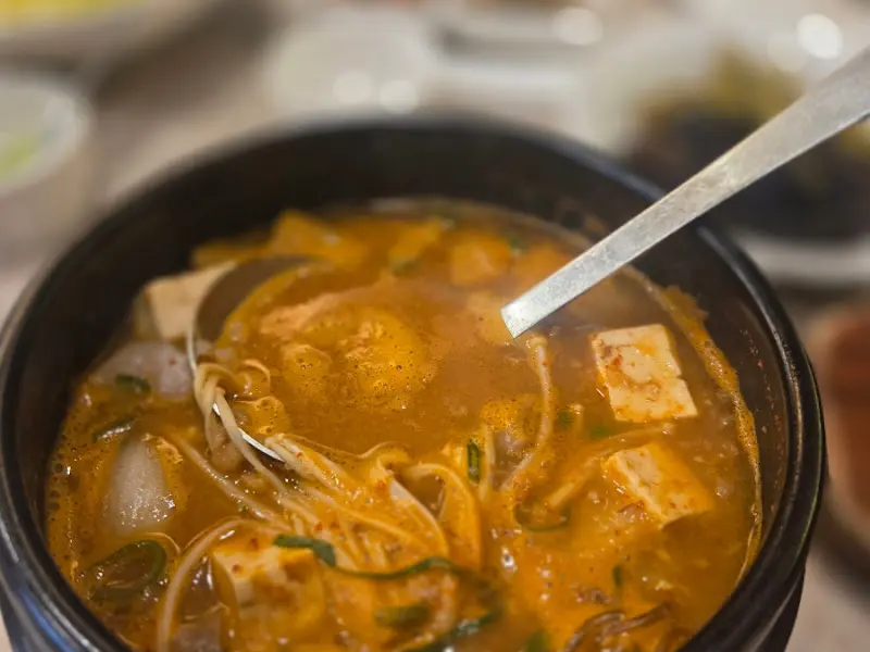 깊은 맛이 일품인 된장찌개