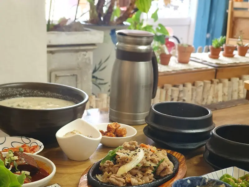 꽃밥 식당 내부