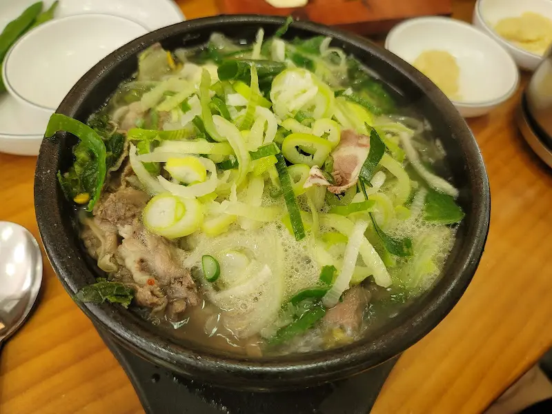 깔끔하게 비워진 뚝배기