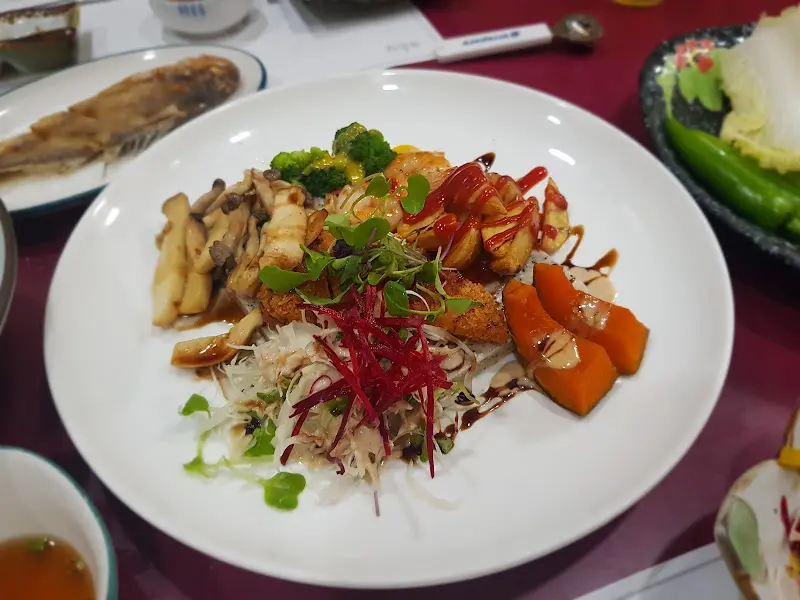 정갈하게 담긴 식사