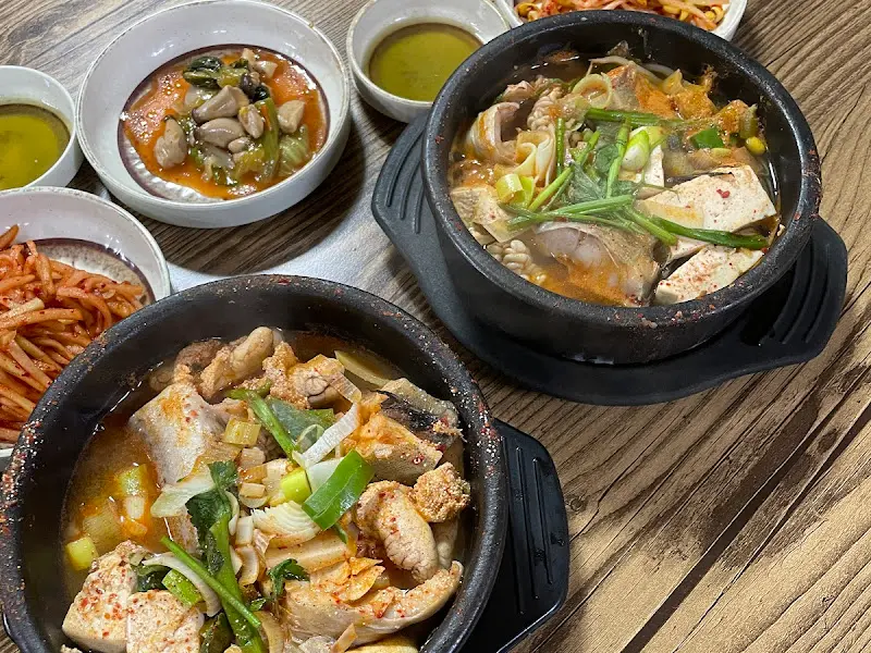 깔끔하게 비워진 뚝배기