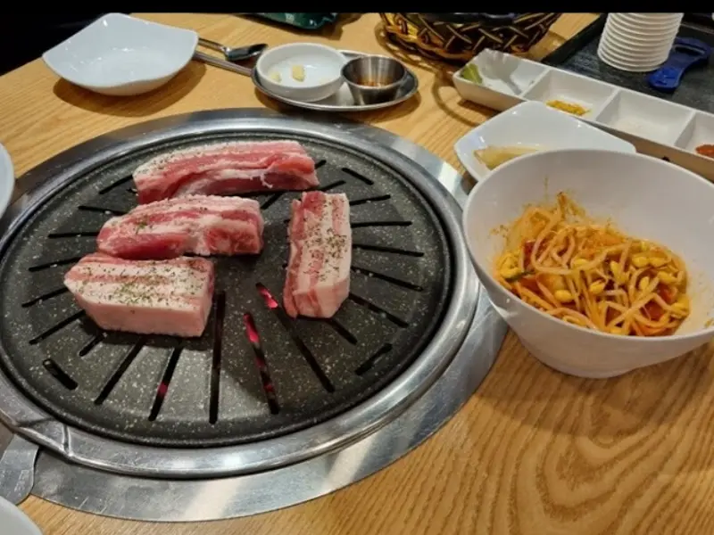 맛있게 구워진 삼겹살