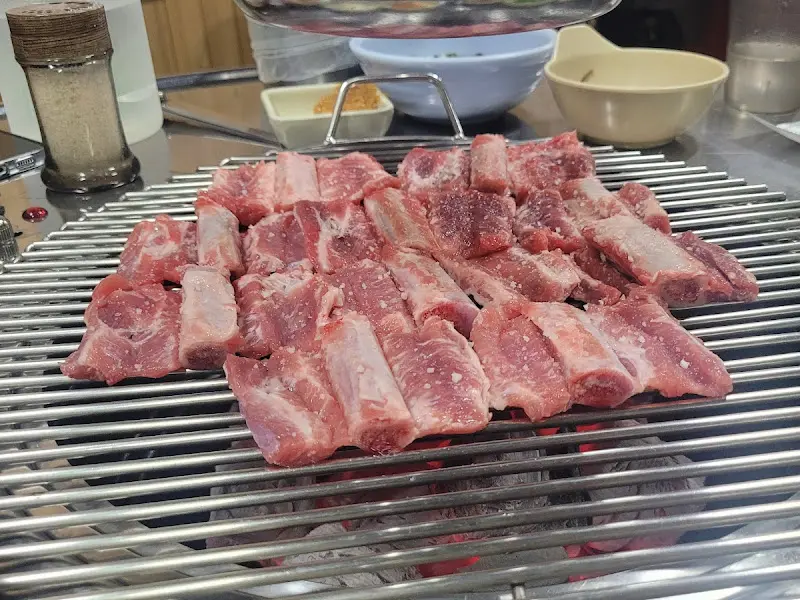 돼지야 식당 내부