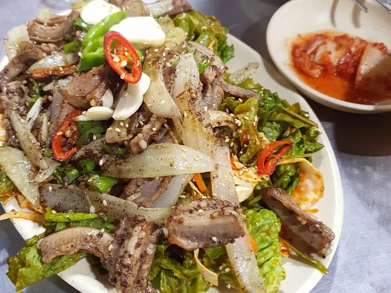 다양한 안주와 기본찬