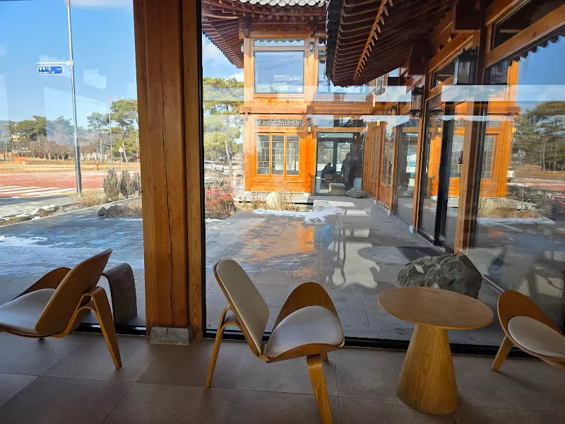 카페 외부 야경