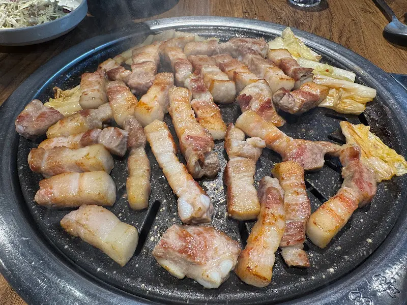 숯불 위에서 익어가는 꽃새우등심