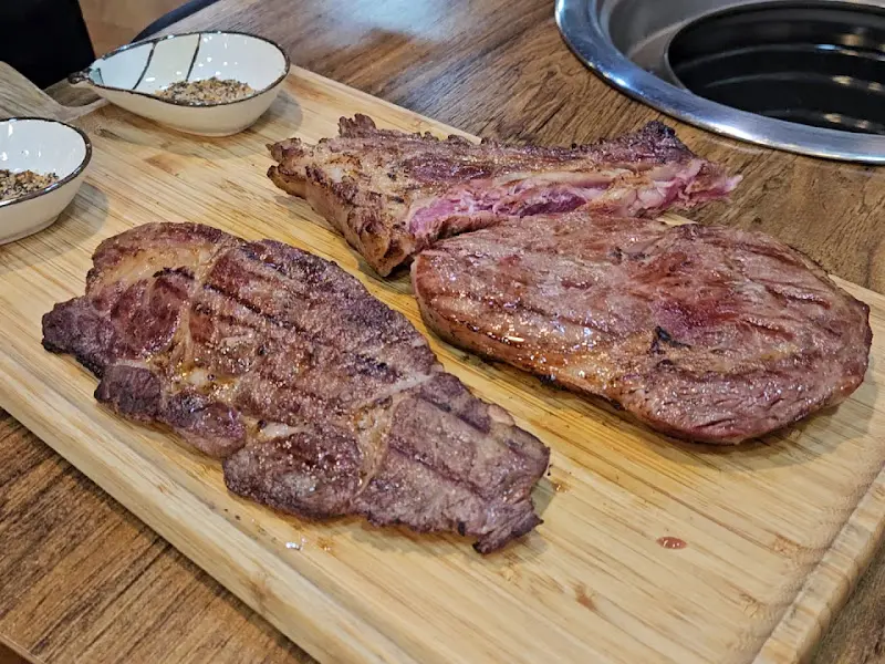 초벌된 토마호크