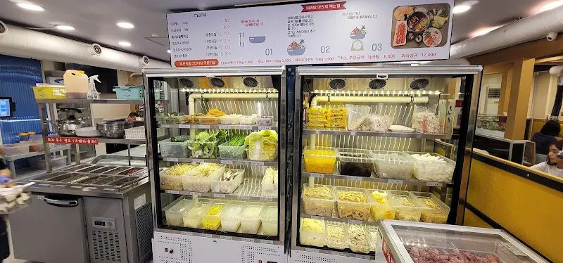 신선한 재료가 가득한 셀프 코너