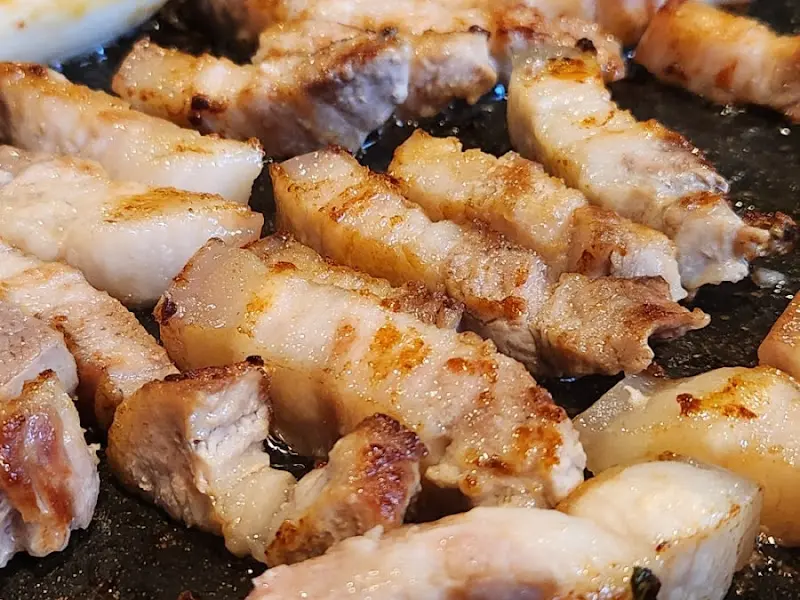 한상 가득 차려진 삼겹살