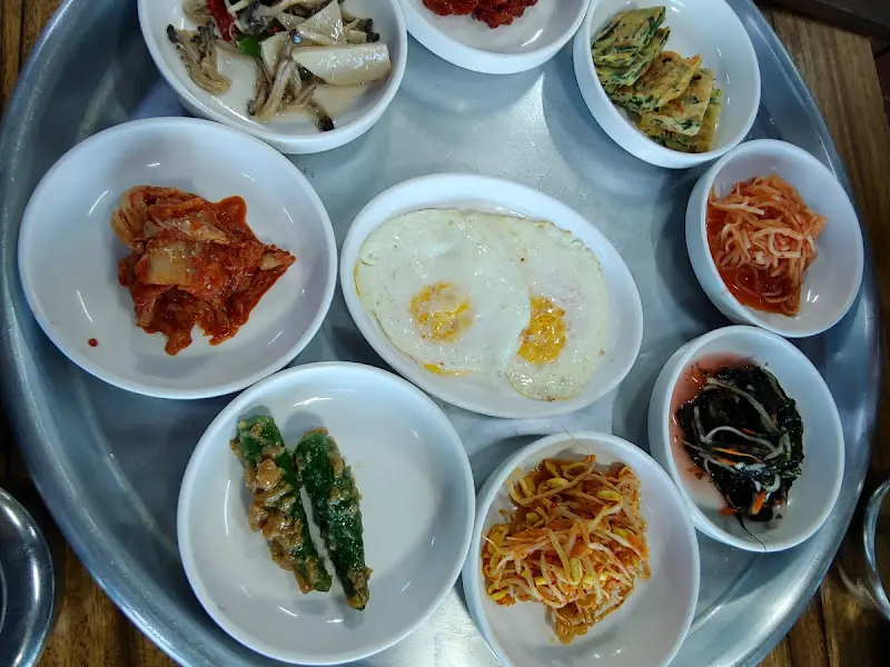 푸짐한 밑반찬 한 상