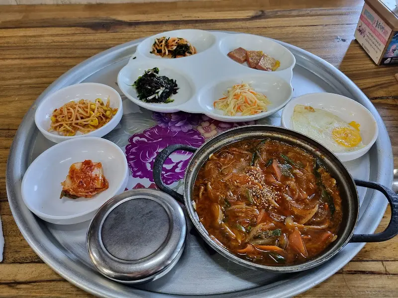 정갈한 밑반찬 클로즈업