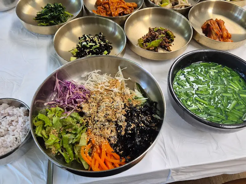 재첩비빔밥과 반찬