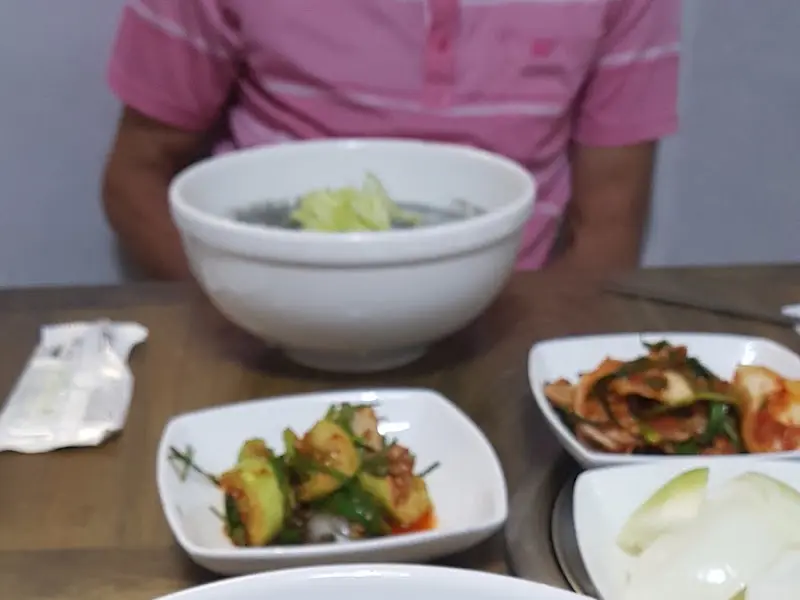 정갈하게 차려진 밑반찬