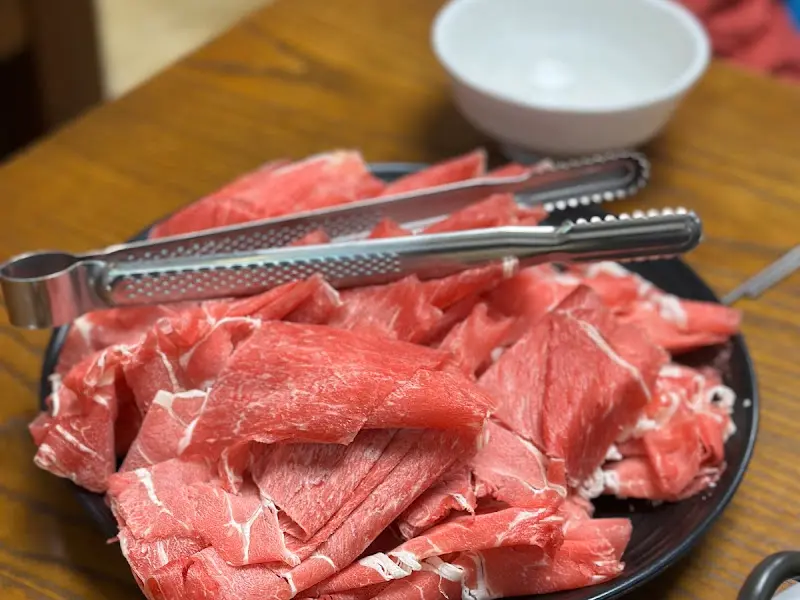 신선한 빛깔을 자랑하는 샤브샤브용 소고기