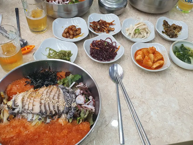 전복물회와 밑반찬