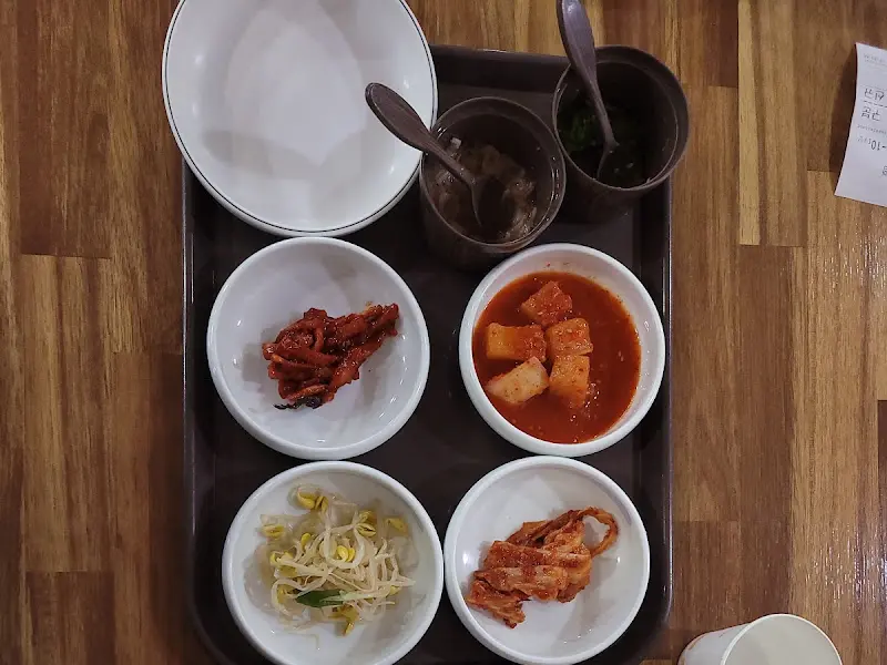 돌<strong>사 전체 상차림