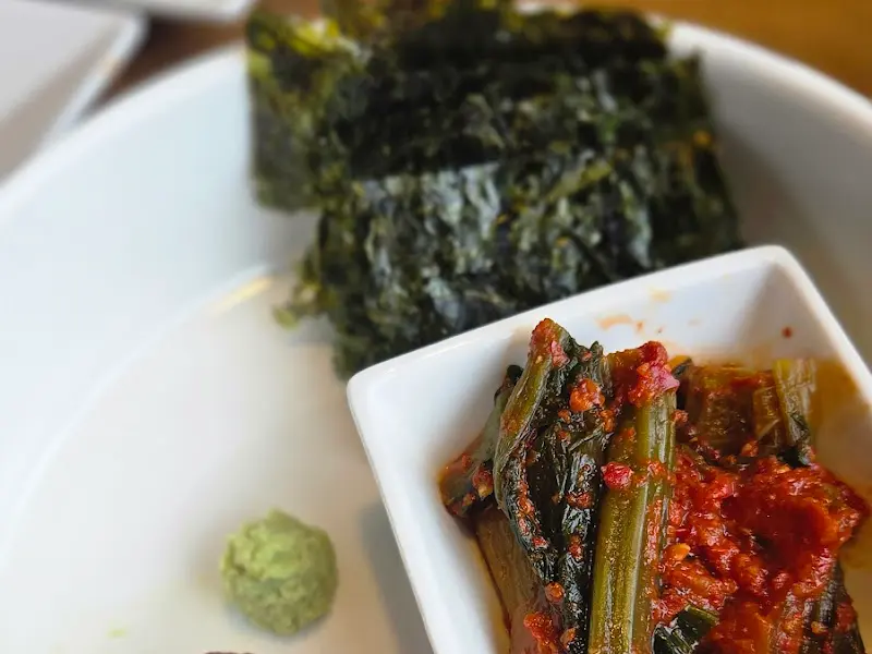 정갈하게 담겨 나온 밑반찬