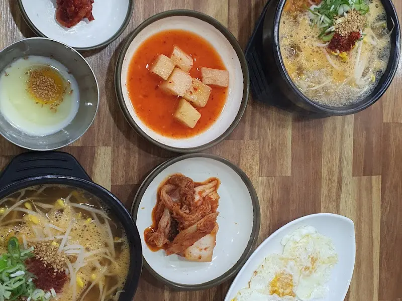 콩나물국밥 전체 상차림