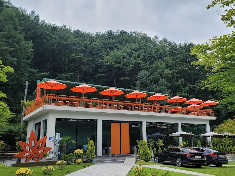 카페 외부 전경