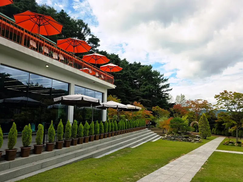 카페 외부 테라스