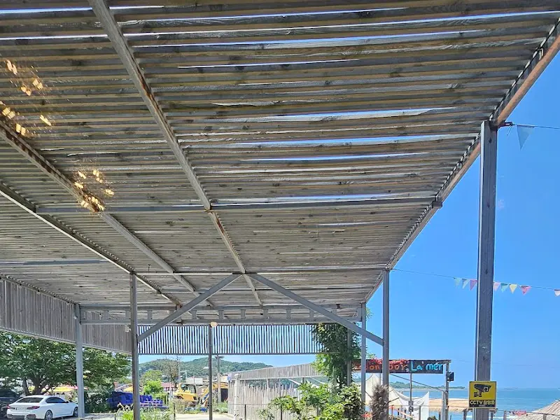 카페 외부 전경